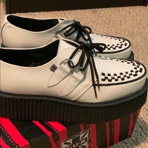 BRAND NEW NVR WORN TUK WHITE MONDO ROUND CREEPERS